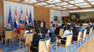 Predsjednik Milanović razgovarao s izaslanstvom Zajednice saveza osoba s invaliditetom Hrvatske1